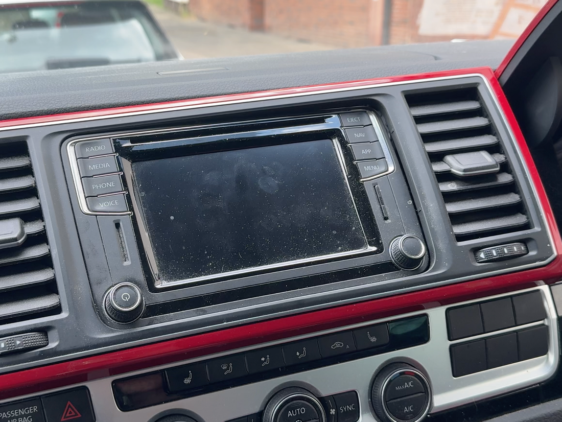 VW &amp; Skoda Discover Media: Touchscreen-Reparatur oder LCD-Austausch?