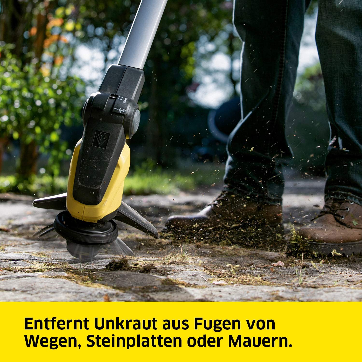 Kärcher 18 V Akku-Unkrautentferner WRE 18-55, Nylonborsten-Kopf mit max. 2.800 U/min, schwenkbarer Reinigungskopf, Teleskopstiel, verwendbar mit dem Kärcher 18-V-Akku, ohne Akku