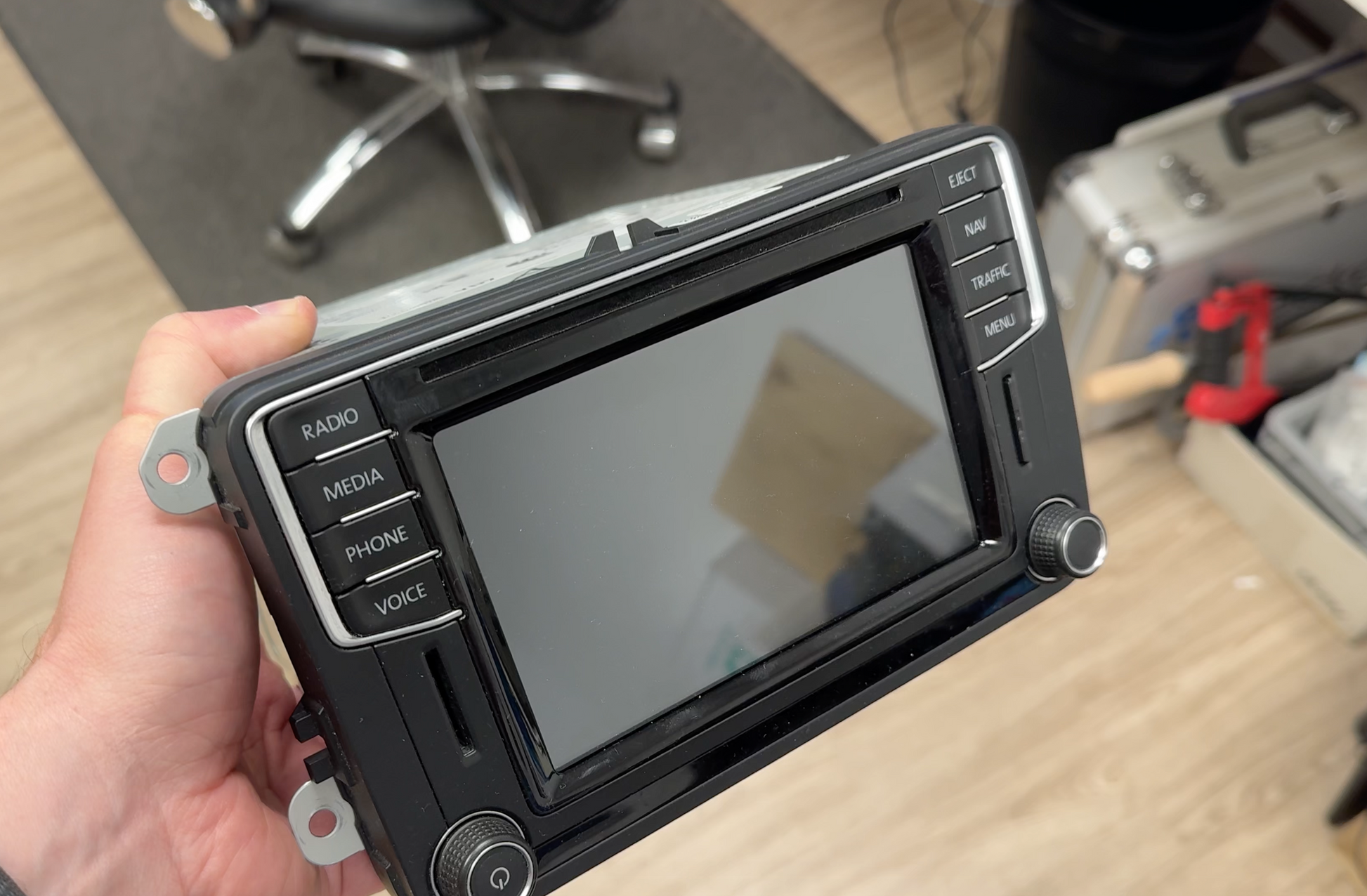 Reparaturservice für VW / Skoda Discover Media MIB2 PQ &amp; Composition Media PQ Ghost Touch NAVI