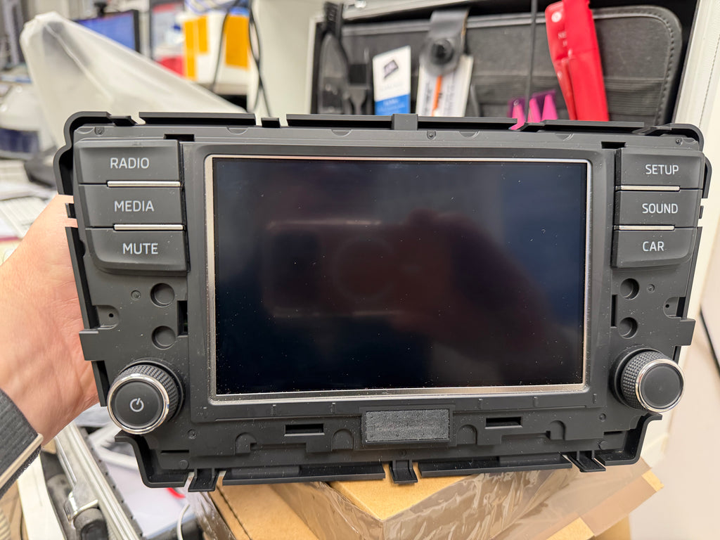 LCD Reparaturservice – Skoda Autoradio Swing (5JA 035 867 F) LCD Tausch